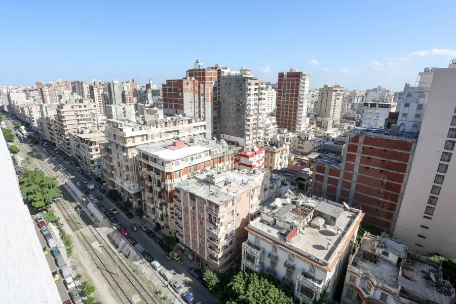 شقة للبيع 300م سبورتنج ( علي الترام مباشرا )