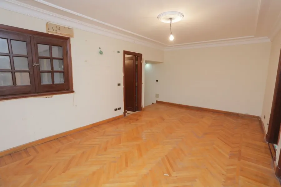 Apartment For Sale 275m Stanley (Steps From Kornish) First Hand