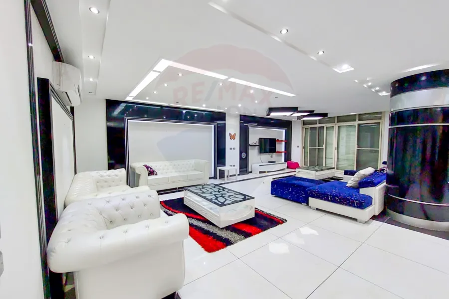 شقة للبيع 400 م سابا باشا (علي البحر مباشرة)