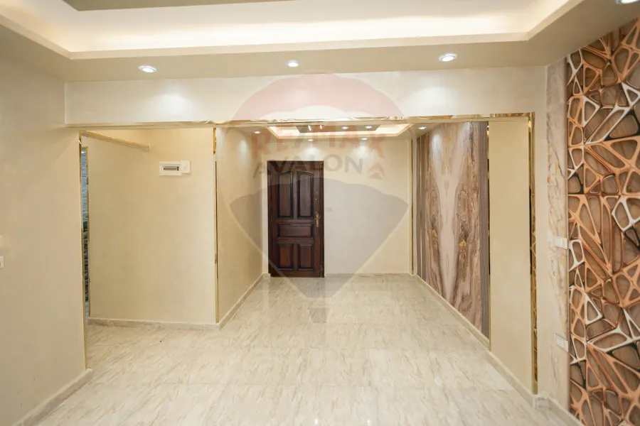 شقة للبيع 135 م ميامي (متفرع من ش جمال عبد الناصر)