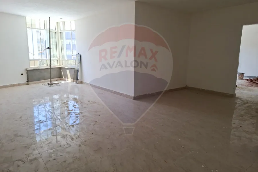 شقه للبيع 180 م سموحة (جراند فيو)