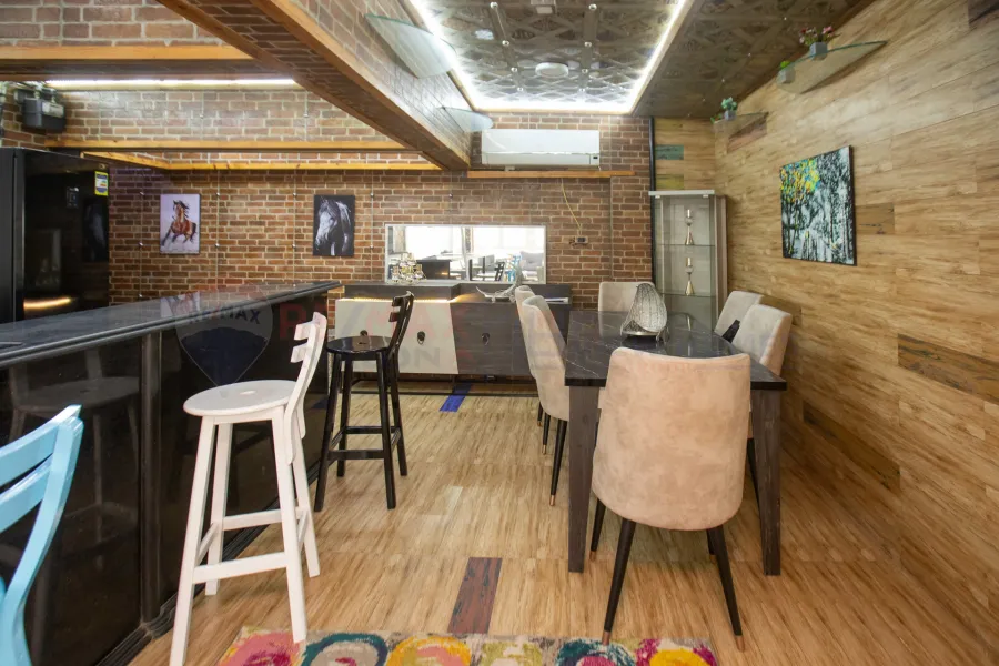 شقة للبيع 120 م لوران ( علي البحر مباشرة )