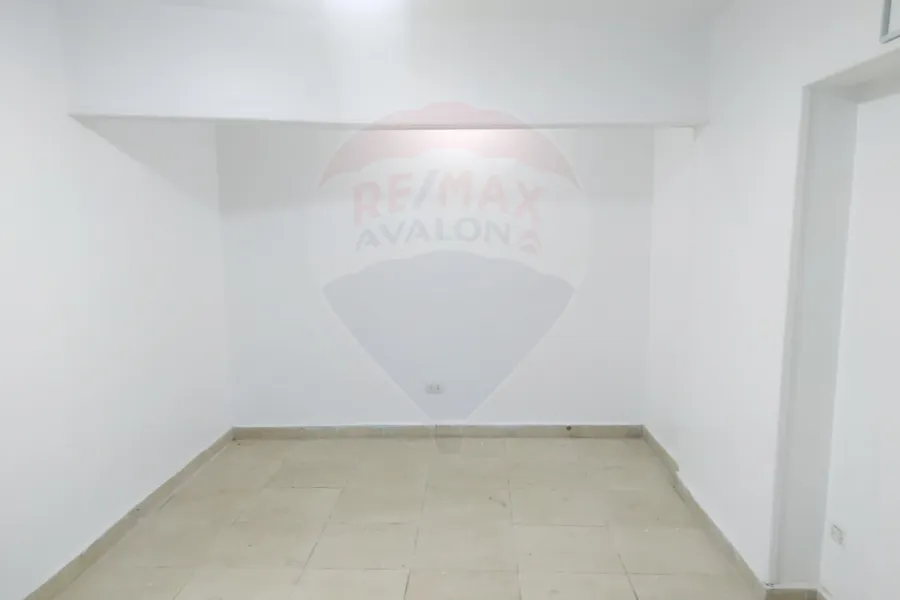 مقر إداري للإيجار  170 م سموحة ( شارع النصر) - يصلح للتوكيلات و الشركات