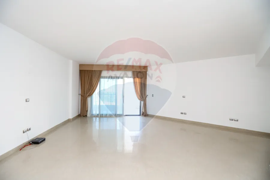 شقه للايجار 220 م  سموحه ( ابراج الجيش )