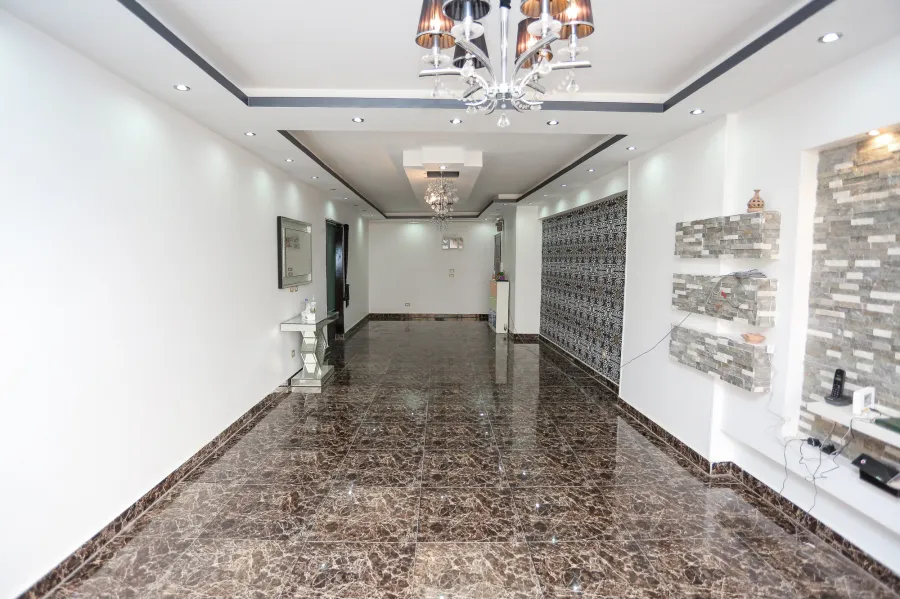 شقة للبيع 170م  سان ستفانو (متفرع من ش عبد السلام عارف)