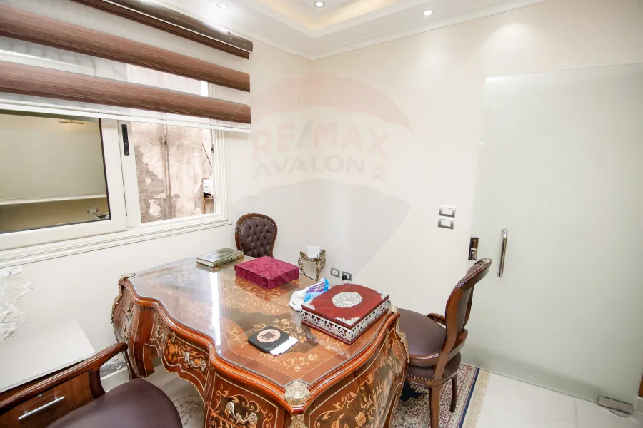 مقر إدارى للبيع 75م محطه الرمل  (ش السلطان حسين )