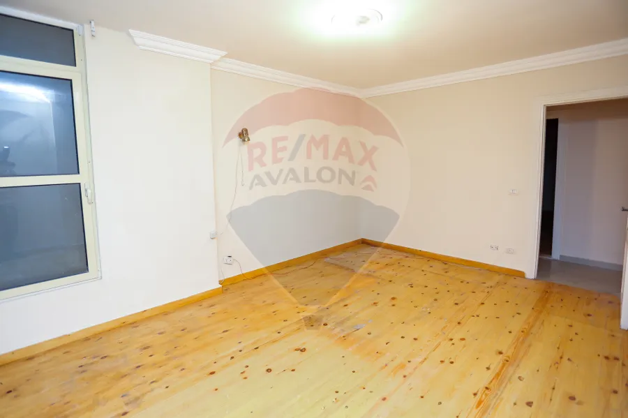 شقة للبيع 200 م سان ستيفانو ( خطوات من فندق الفورسيزون والبحر )