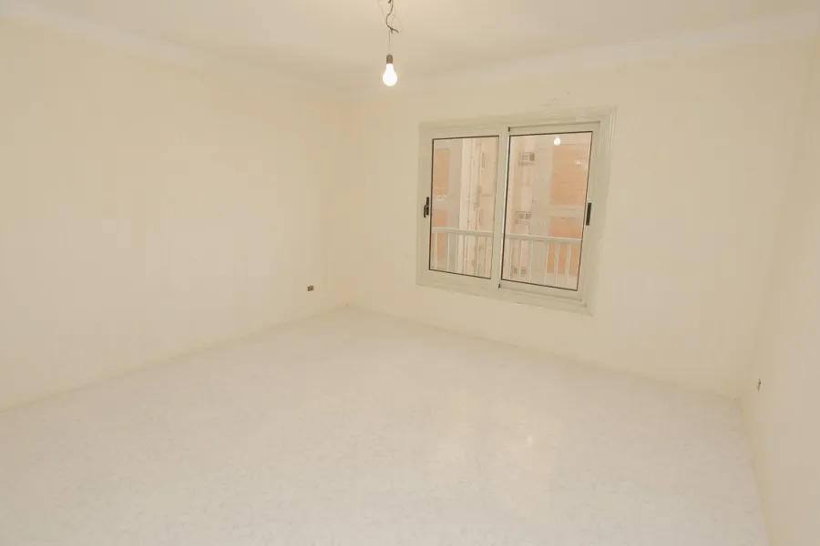 شقة للبيع 160م سبورتنج (خطوات من ش أبوقير الرئيسي)-