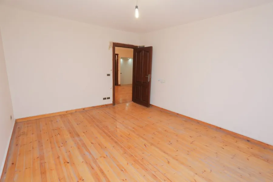 Apartment For Sale 275m Stanley (Steps From Kornish) First Hand