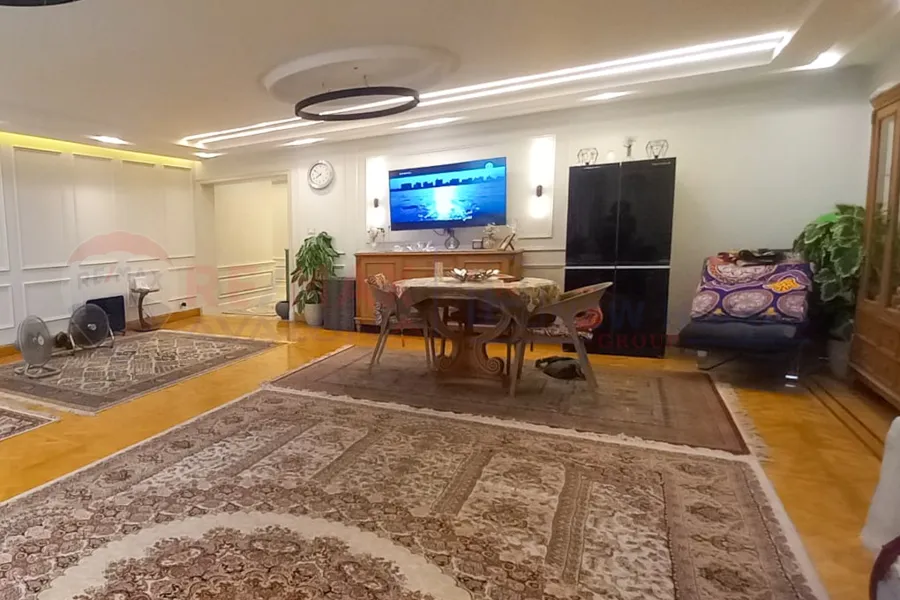 شقة للبيع 270 م سموحة (ش البرت الأول)