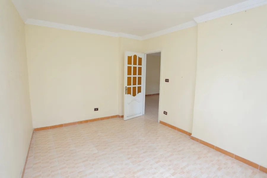 شقة للبيع 85م محرم بك (متفرع من ش جرين-خطوات من الترام)