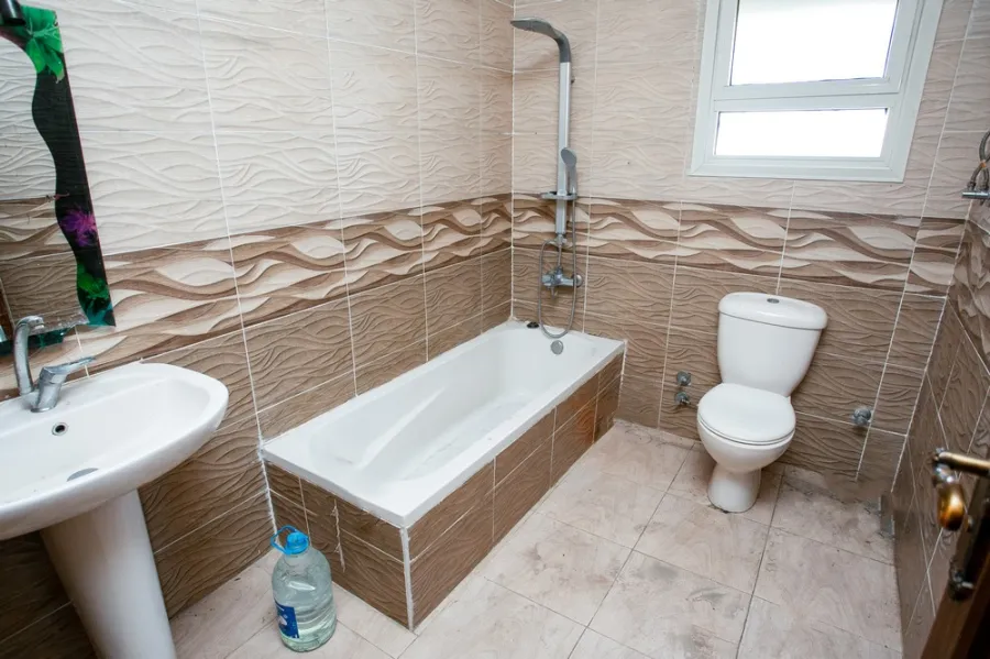 شقة للإيجار130م سبورتنج ( ش أحمد علام )