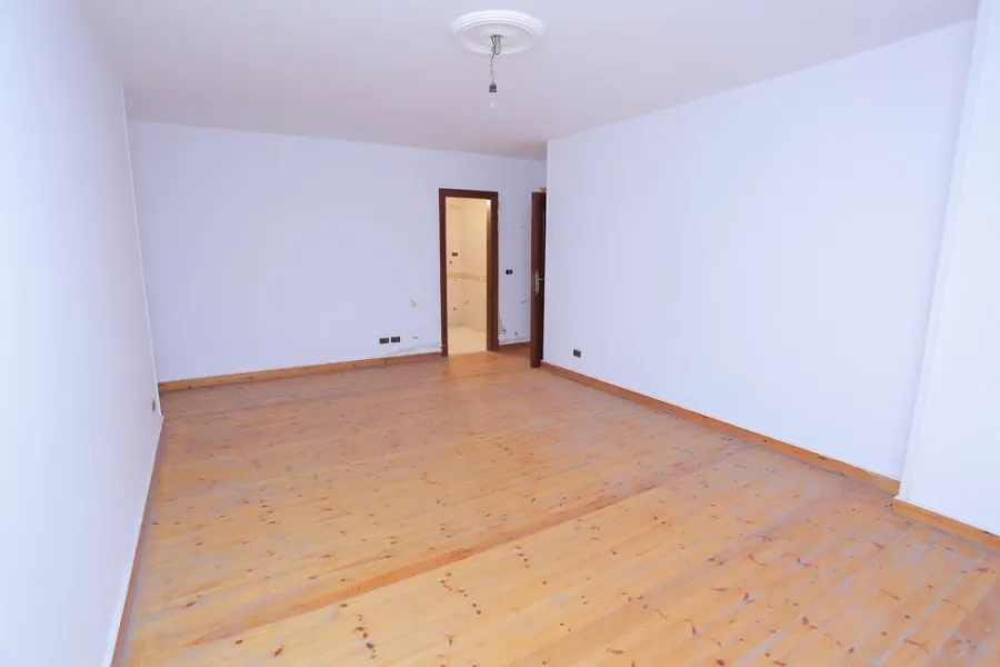 Apartment For Sale 275m Stanley (Steps From Kornish) First Hand