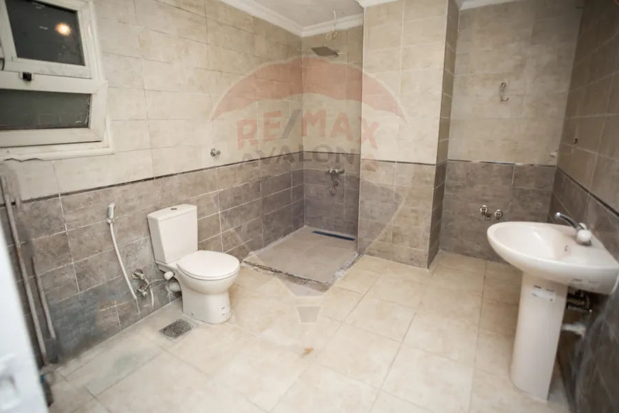 شقة للبيع 160 م سان ستيفانو (علي البحر مباشرة)