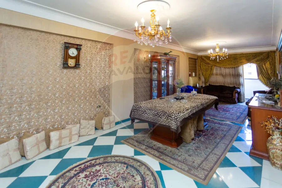 شقة للبيع 120 م لوران (شارع محمود صدقي)