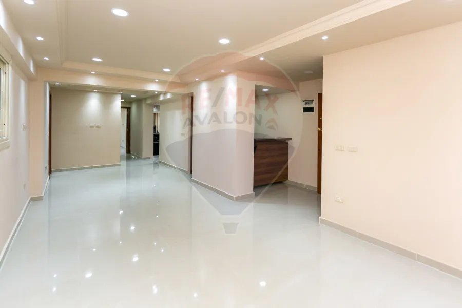 مقر إداري للبيع 170 م سموحة ( ش فوزي معاذ)