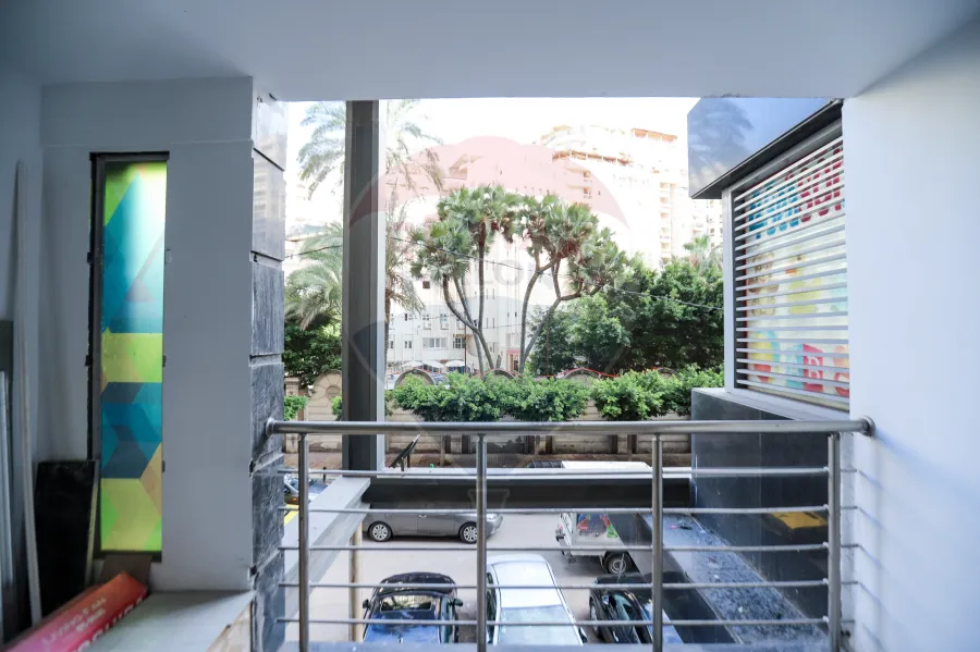 شقة للبيع 186 م سموحة ( ش توت عنخ امون)