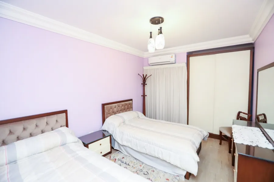 شقة للايجار مفروش 220م كامب شيزار (على البحر مباشرة)