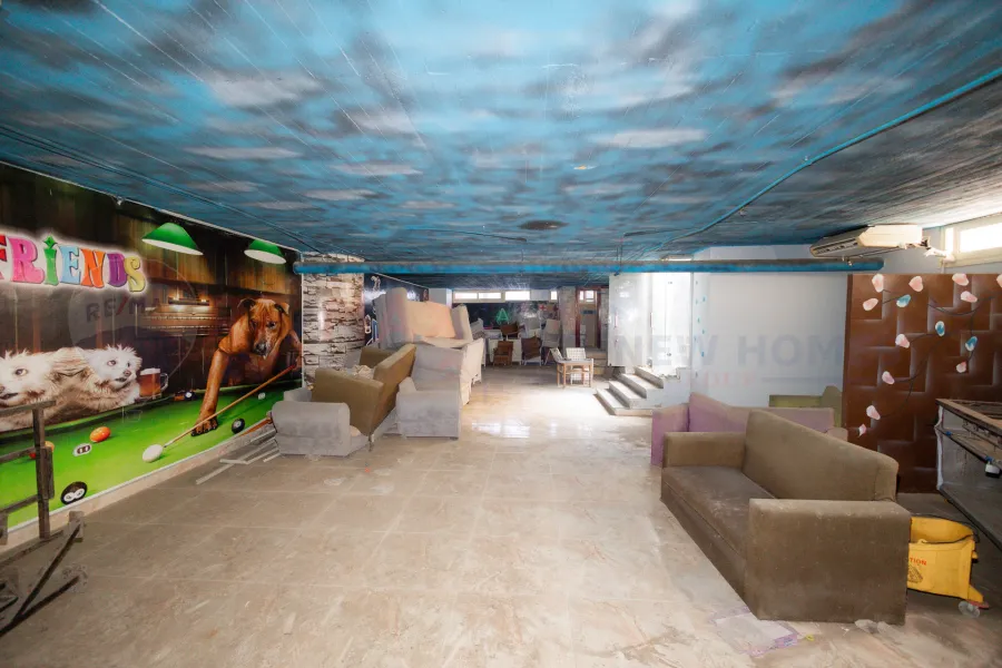 محل للبيع 333 م + 250 م بدروم المعمورة الشاطئ ( بالقرب من البحر - برج براند )