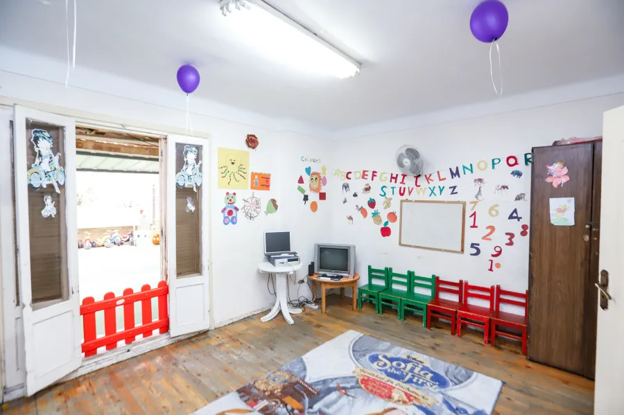 حضانة للبيع 400 م لوران ( ش أبو قير مباشرة - خطوات من ش شعراوى )