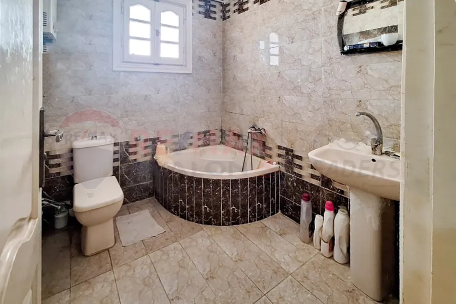 شقه للبيع 135 م فكتوريا (ش عبد السلام عارف)