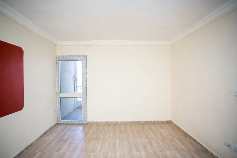 شقة للإيجار130م سبورتنج ( ش أحمد علام )