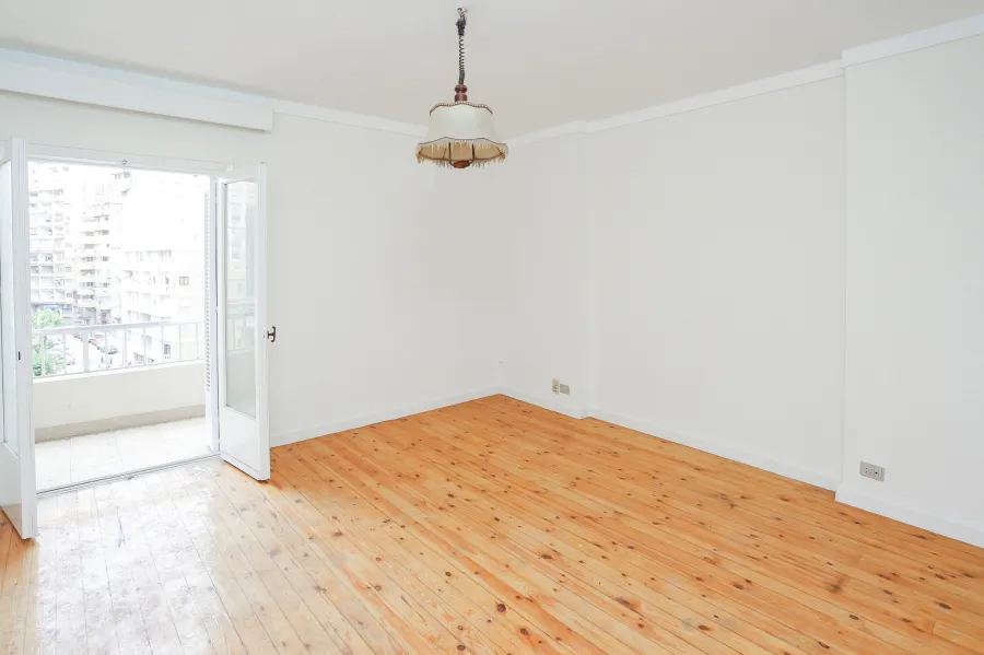 شقة للبيع 185م لوران (عمارة سيف - بجوار قصر منصور-  خطوات من البحر)