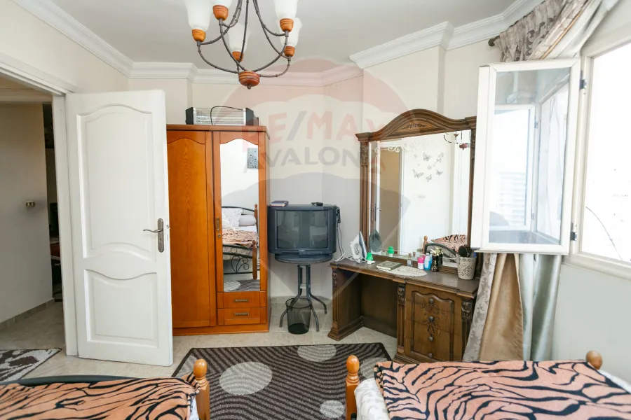 شقة للبيع 110 م العصافرة بحري (ش عبد الحليم محمود)