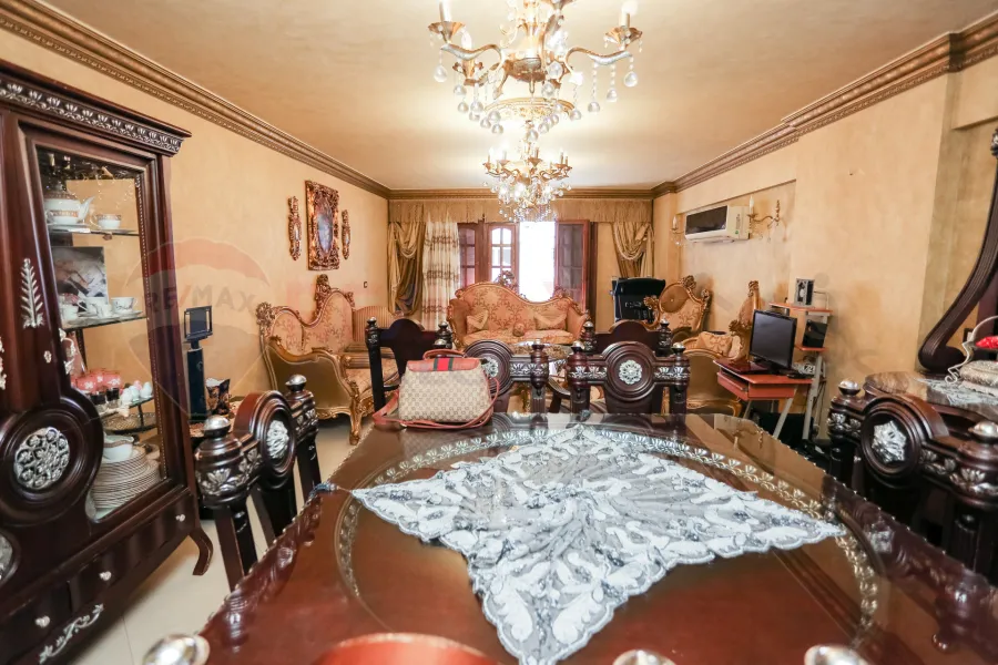 شقة للبيع 181 م سموحه (ش ذكي رجب)