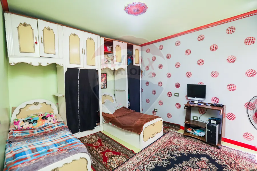 شقة للبيع 170م سموحة  (ش الريادة بجوار كومبوند السرايا)