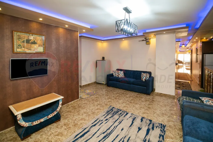 شقة للبيع 230 م سموحه (ش ذكي رجب)