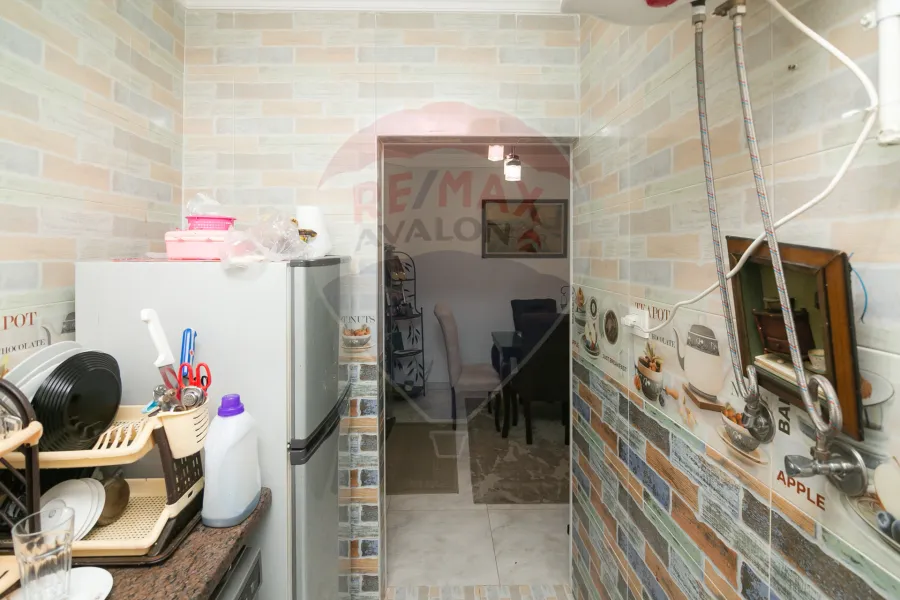 شقة للبيع 125 م لوران (تاني نمره من  ش الإقبال - خطوات من البحر)