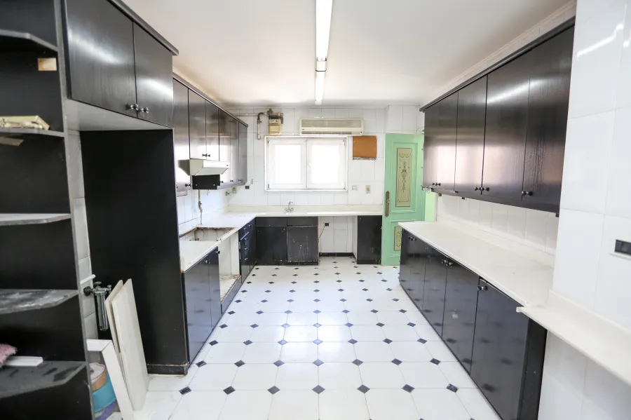 شقة للبيع 350 م رشدى (شارع المعسكر الروماني)