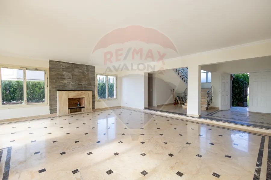 فيلا ستاند الون للبيع 1,300 م (اليكس ويست - انطونيادس)