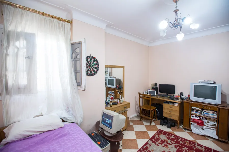 شقة للبيع 82 م صافي محرم بك ( ش الرصافة )