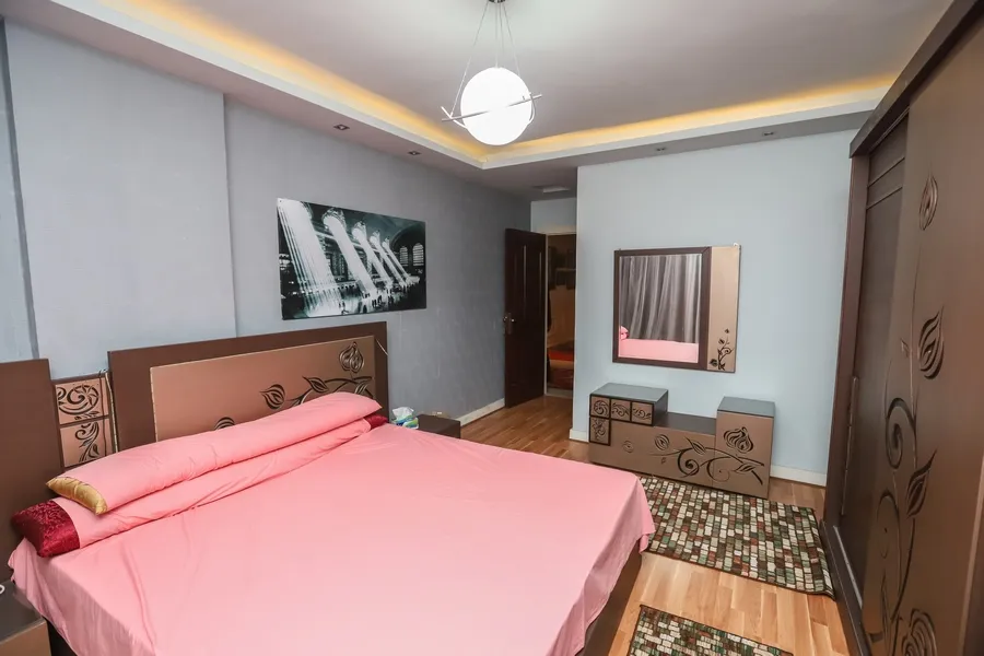 شقة للبيع بالفرش والاجهزة 252م محطة الرمل  (كمباوند الشرطة)