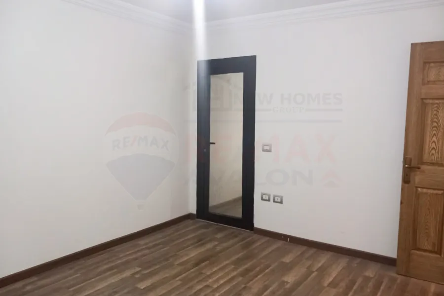 شقة للبيع 165 م سموحة ( شارع بهاء الدين الغتورى )  بتسهيلات فى السداد