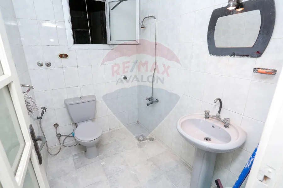 (مقر إدارى للإيجار 120 م كامب شيزار (شارع كلية الهندسة