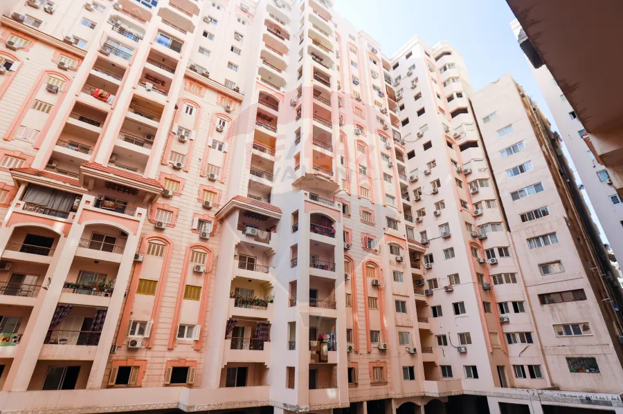 شقة للبيع 200 م لوران  (كومباوند  كيروسيز)