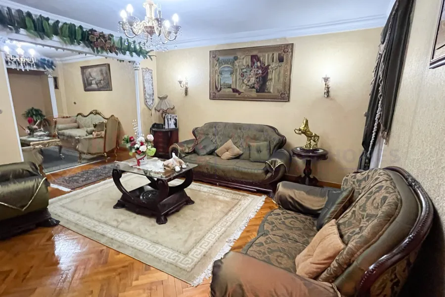 شقة للبيع 120 م رشدي (علي الترام مباشرة)