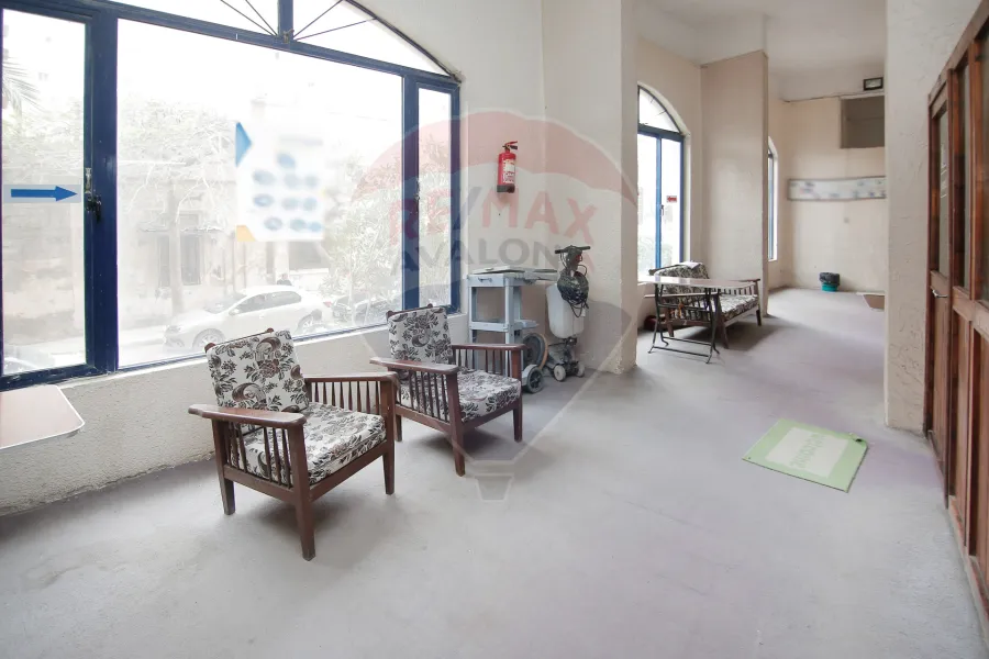 مقر إداري للبيع 250 م المنتزة (أمام قصر المنتزة)