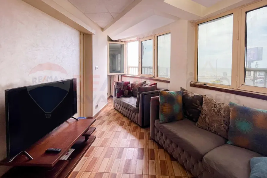 شقة للبيع 140 م كيلوباترا (علي البحر مباشرة)