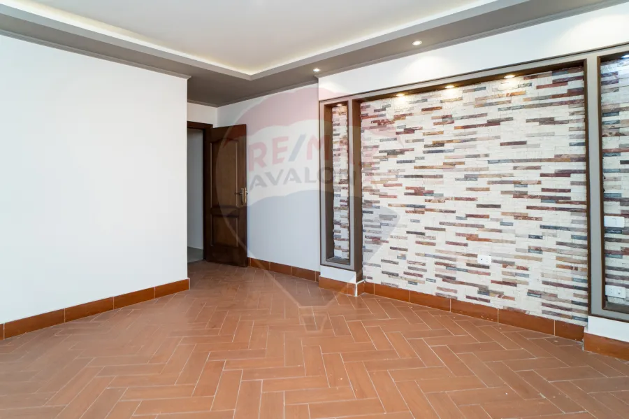 شقة للإيجار 205 م لوران (ش الإقبال)