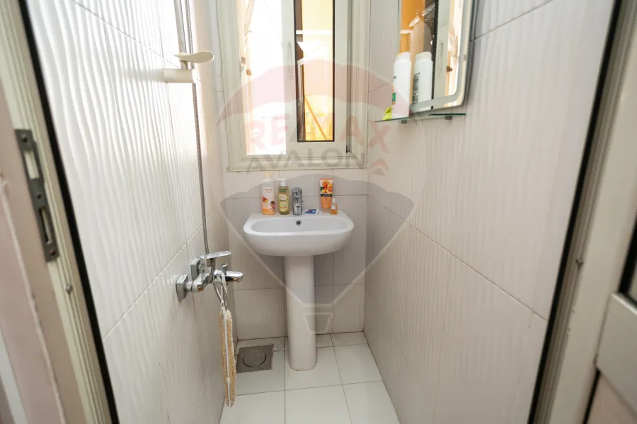 شقة للبيع 175م كفر عبده (ش سكينة بنت الحسين)