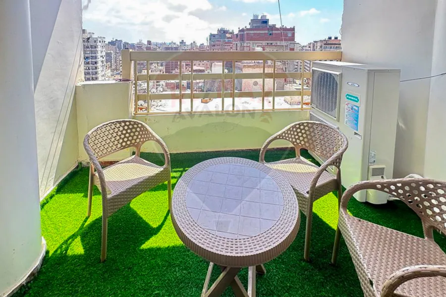 شقة للايجار 180 م ميامي (خطوات من ش العيسوي و البحر)