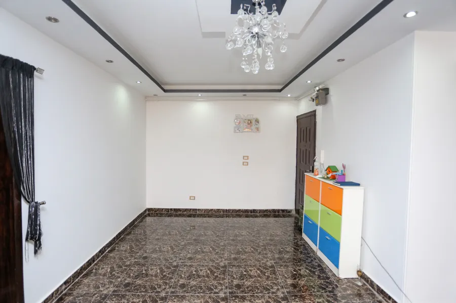 شقة للبيع 170م  سان ستفانو (متفرع من ش عبد السلام عارف)