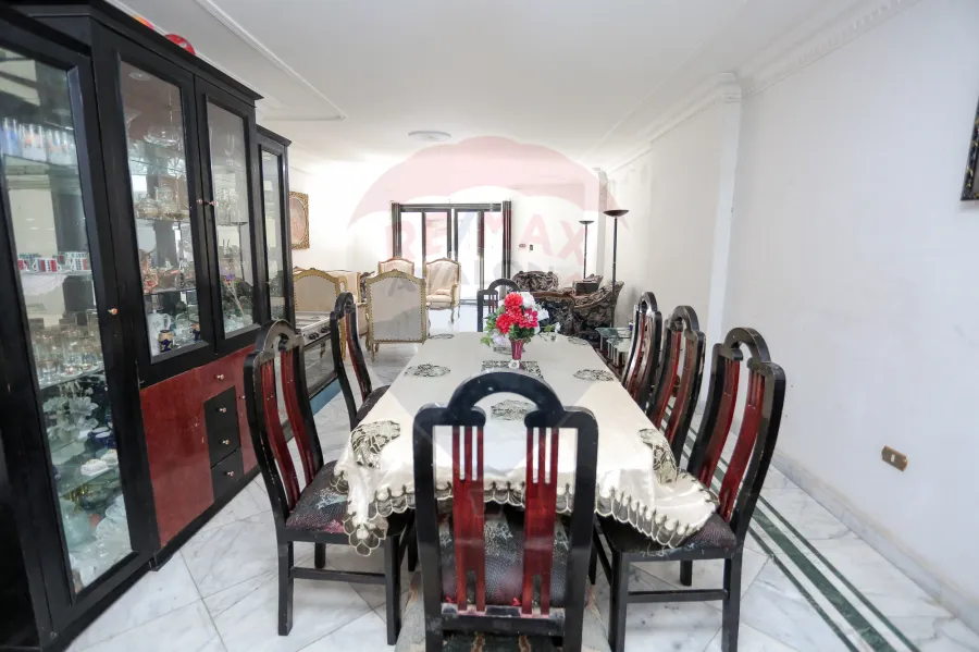 شقة للبيع 208 م لوران (احمد باشا ذو الفقار - خطوات من البحر)