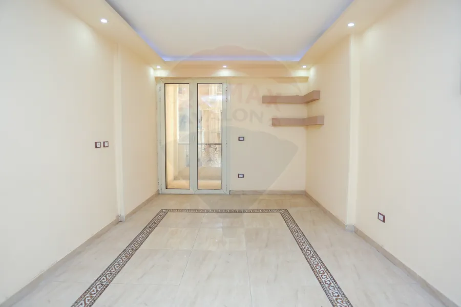 شقة للبيع 116 م سموحة (ش النقيب شريف رمزي)