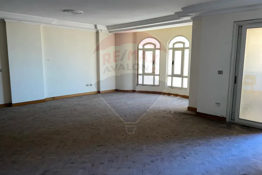 Apartment for sale 275 m Zezinia (steps from Aisha Fahmy Palace)