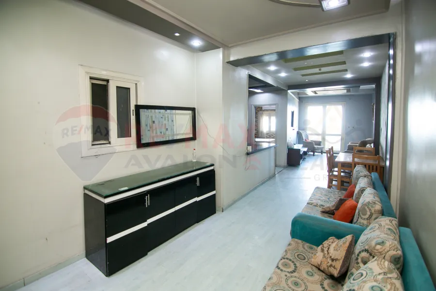 شقة للبيع 125 م كليوباترا (علي البحر مباشرة)